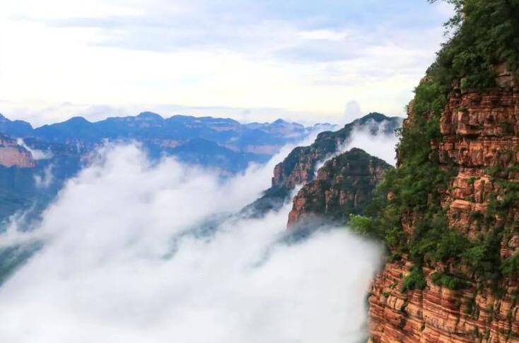 在河北的山林雲海中邂逅初秋