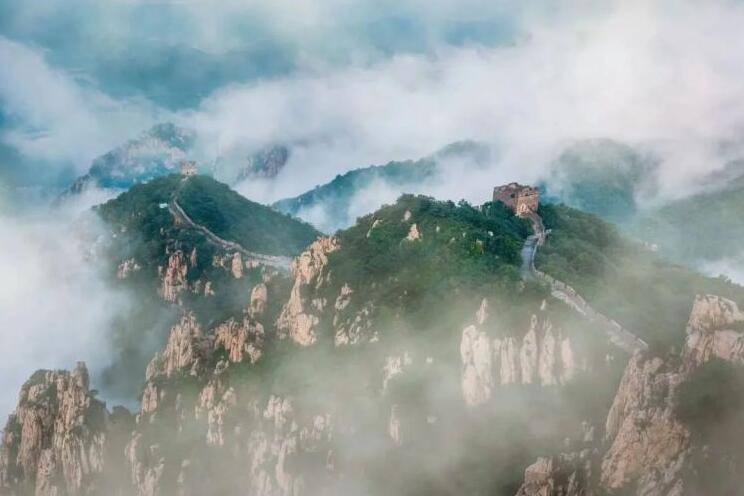 在河北的山林雲海中邂逅初秋