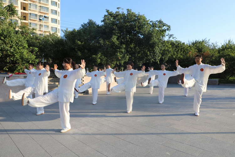 河北平泉：群眾“舞”動太極拳 全民健身促健康_fororder_圖片5