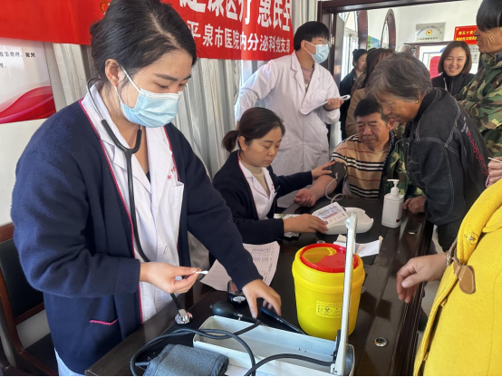 河北平泉：群眾零距離享受優質醫療服務_fororder_河北平泉：群眾零距離享受優質醫療服務616