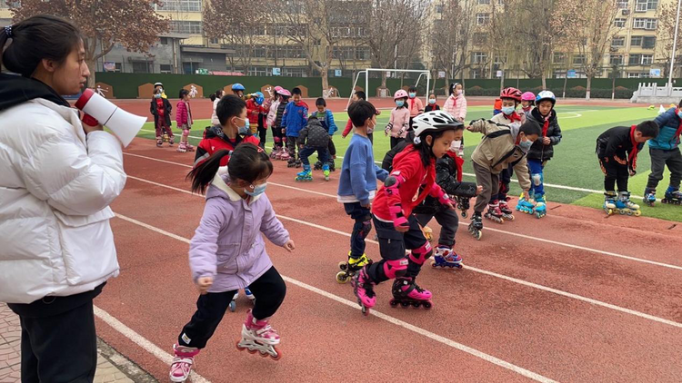 石家莊市新華區：讓冰雪運動在校園“熱”起來_fororder_微信圖片_20231208165427