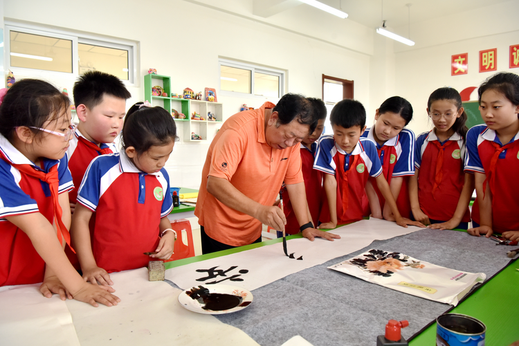 滄州渤海新區黃驊市南大港産業園區開展書法藝術進校園活動_fororder_圖片18