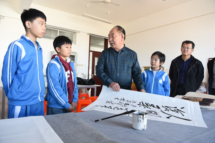 滄州渤海新區黃驊市南大港産業園區開展書法藝術進校園活動_fororder_圖片19