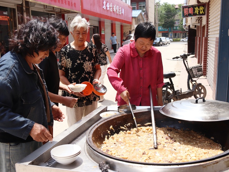 保定博野：社區食堂讓老人享受幸福“食”光_fororder_2