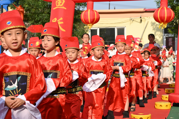 河北鹽山：“國風”版畢業典禮彰顯優秀傳統文化魅力_fororder_圖片 1