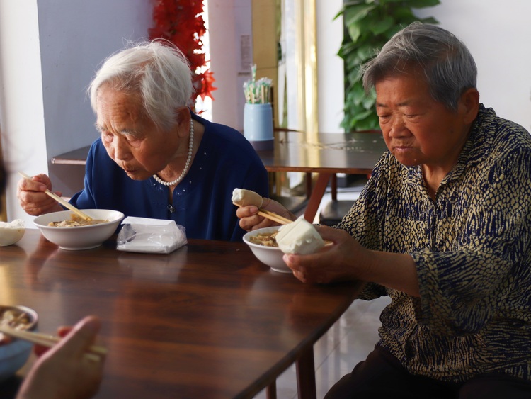 保定博野：社區食堂讓老人享受幸福“食”光_fororder_5