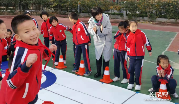 炫酷來襲，看足球小將如何“上冰雪”