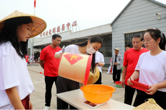 喜慶豐收節 河北肅寧農民運動會農趣十足_fororder_河北肅寧農民趣味運動會樂趣多355