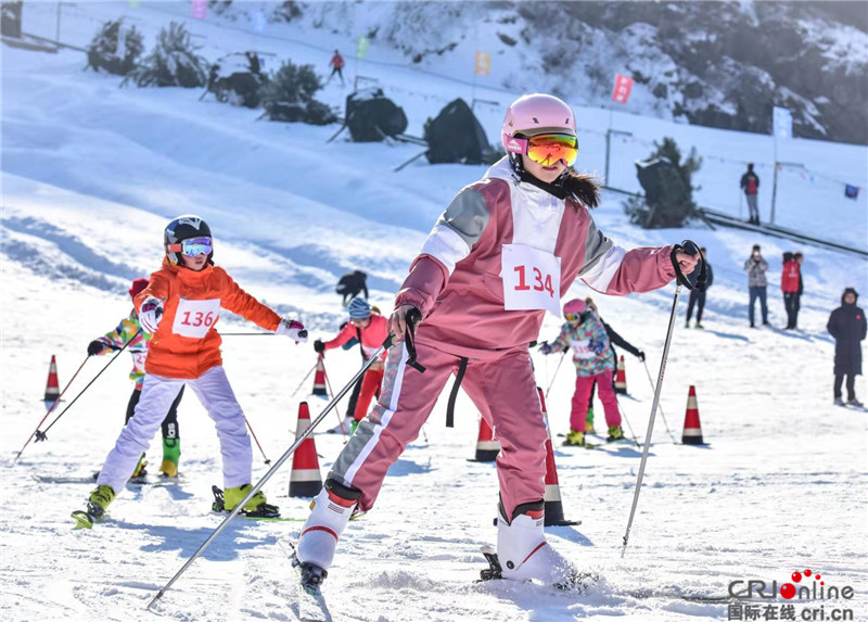 秦皇島舉辦首屆冰雪運動會滑雪比賽暨冰雪體驗活動