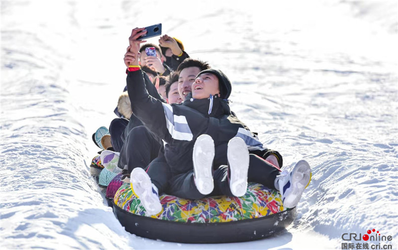 秦皇島舉辦首屆冰雪運動會滑雪比賽暨冰雪體驗活動