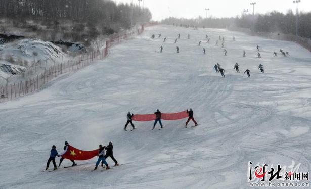 河北省舉行“百縣百校萬人同日上冰雪”活動