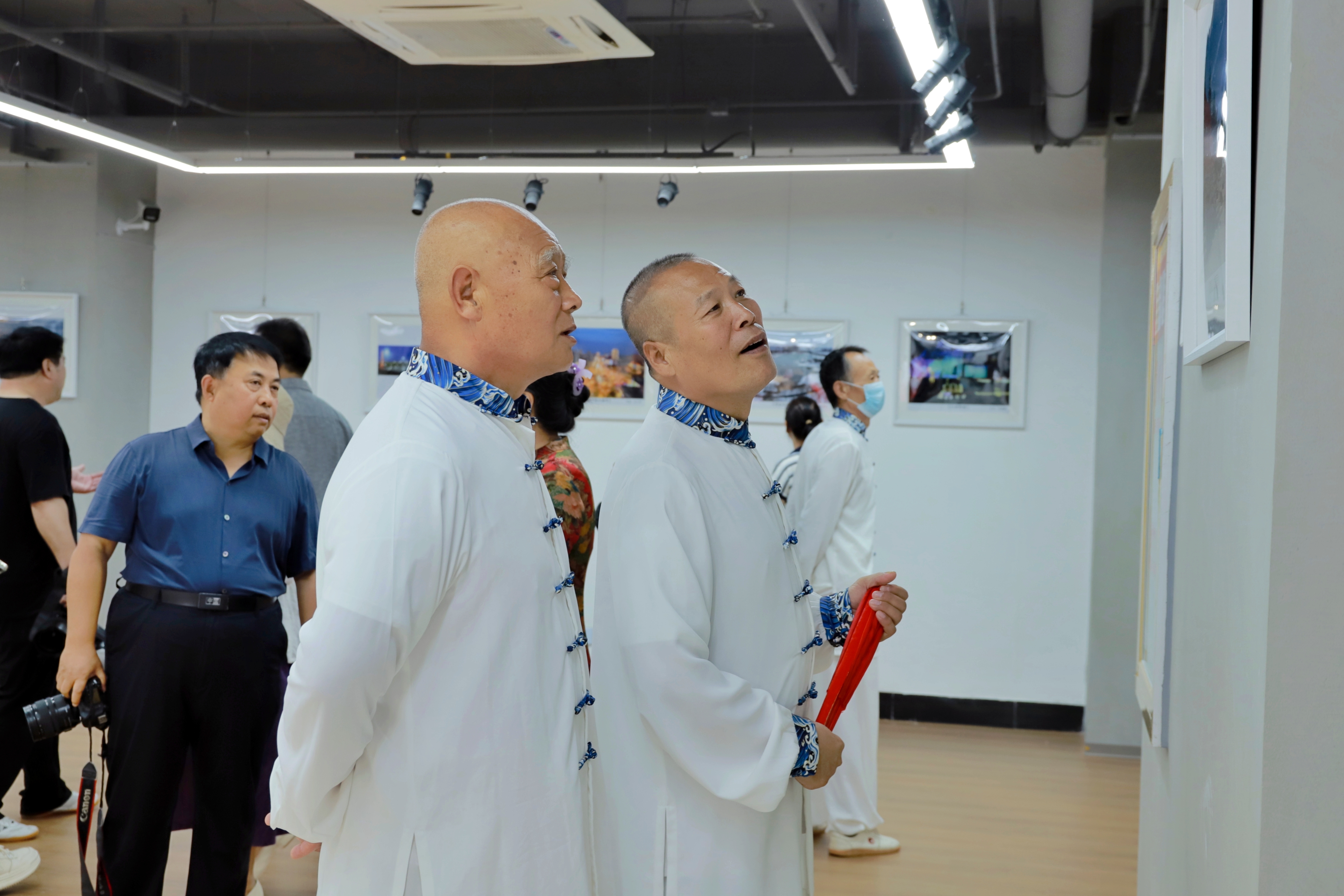 高碑店市舉辦攝影展 銘記抗戰歷史 展現時代新貌_fororder_微信圖片_20250627153503