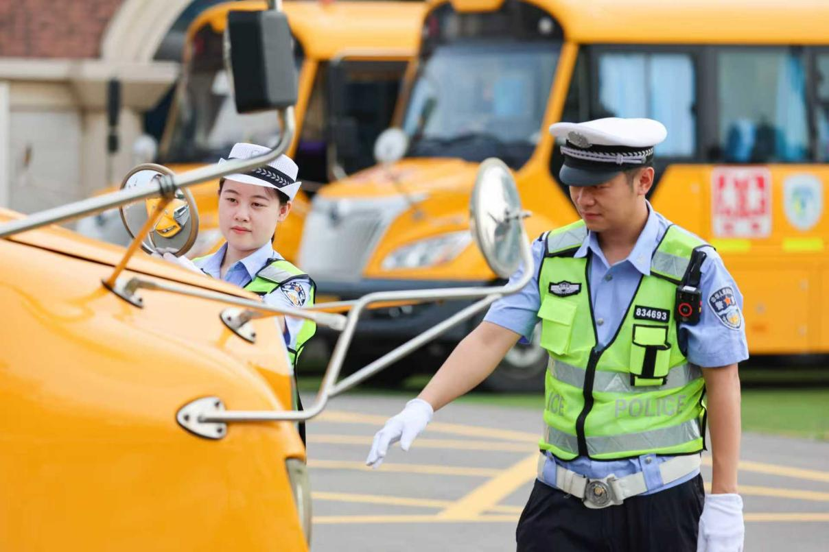 石家莊市鹿泉區：開學前 校車 “趕考” 安全關_fororder_圖片2