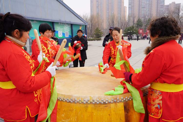 圖片默認標題_fororder_民間大鼓表演。攝影 王磊