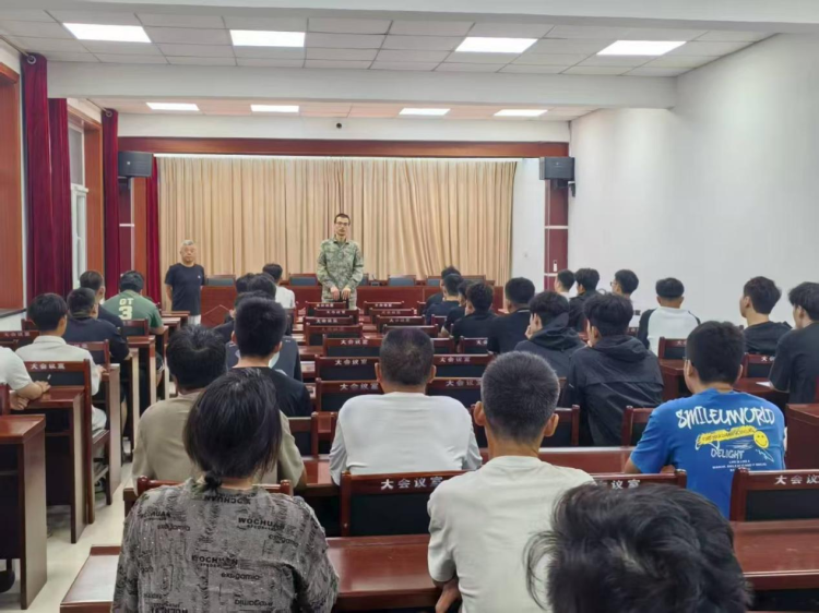 河北泊頭:“八一”建軍節開展徵兵指導 築牢兵員健康關