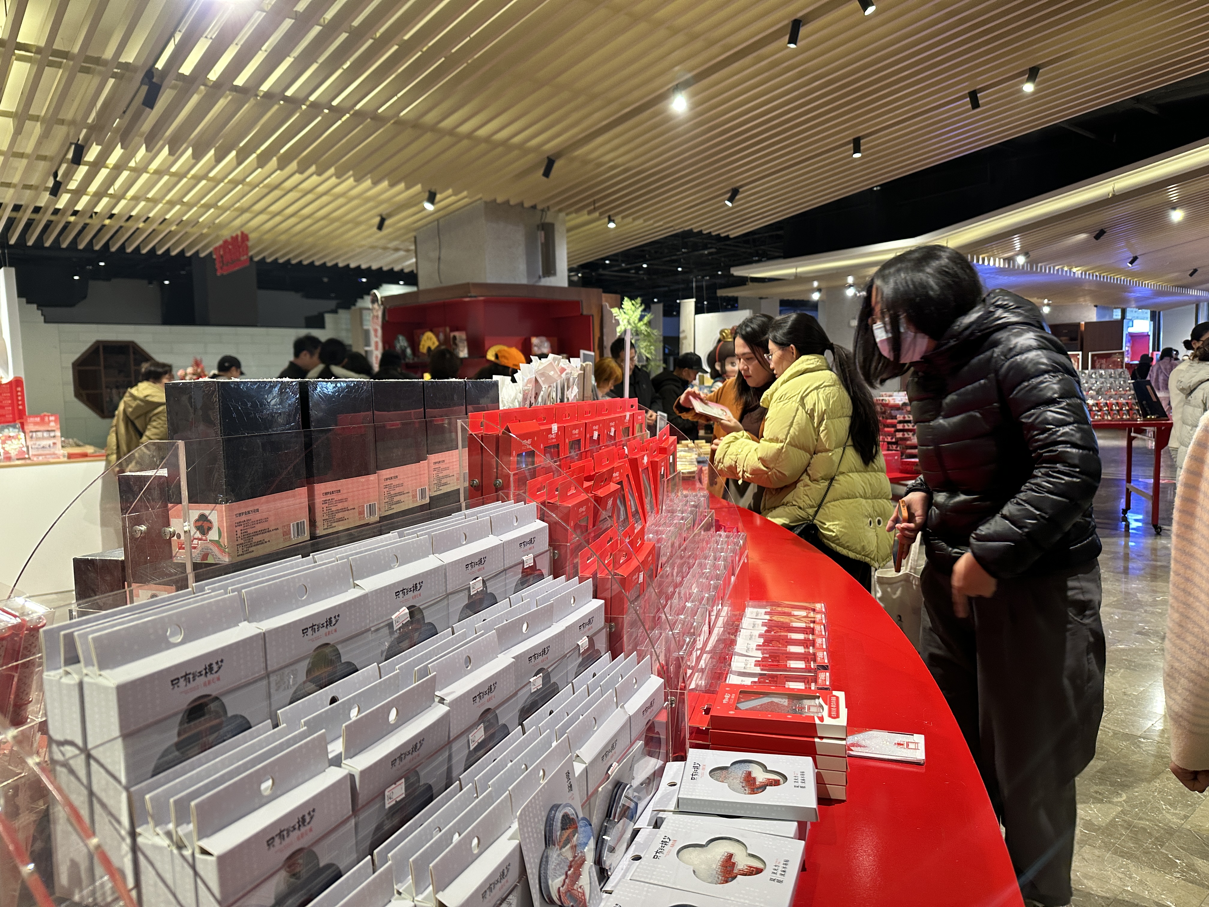 “只有紅樓夢·戲劇幻城”:一座城,一場夢,一世情