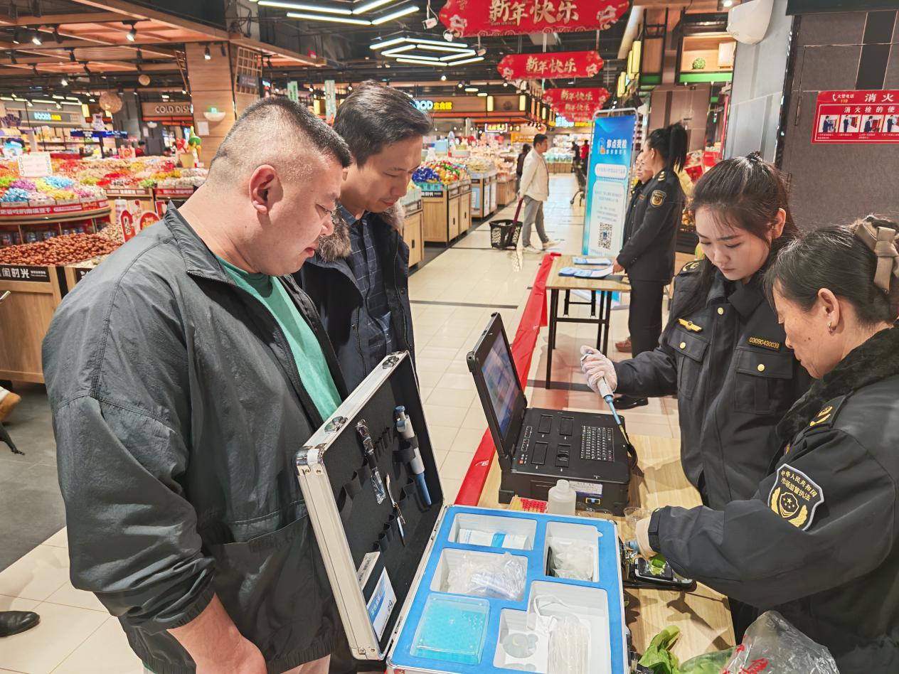 河北泊頭：“監督檢查+你點我檢”守護節日食品安全_fororder_image005