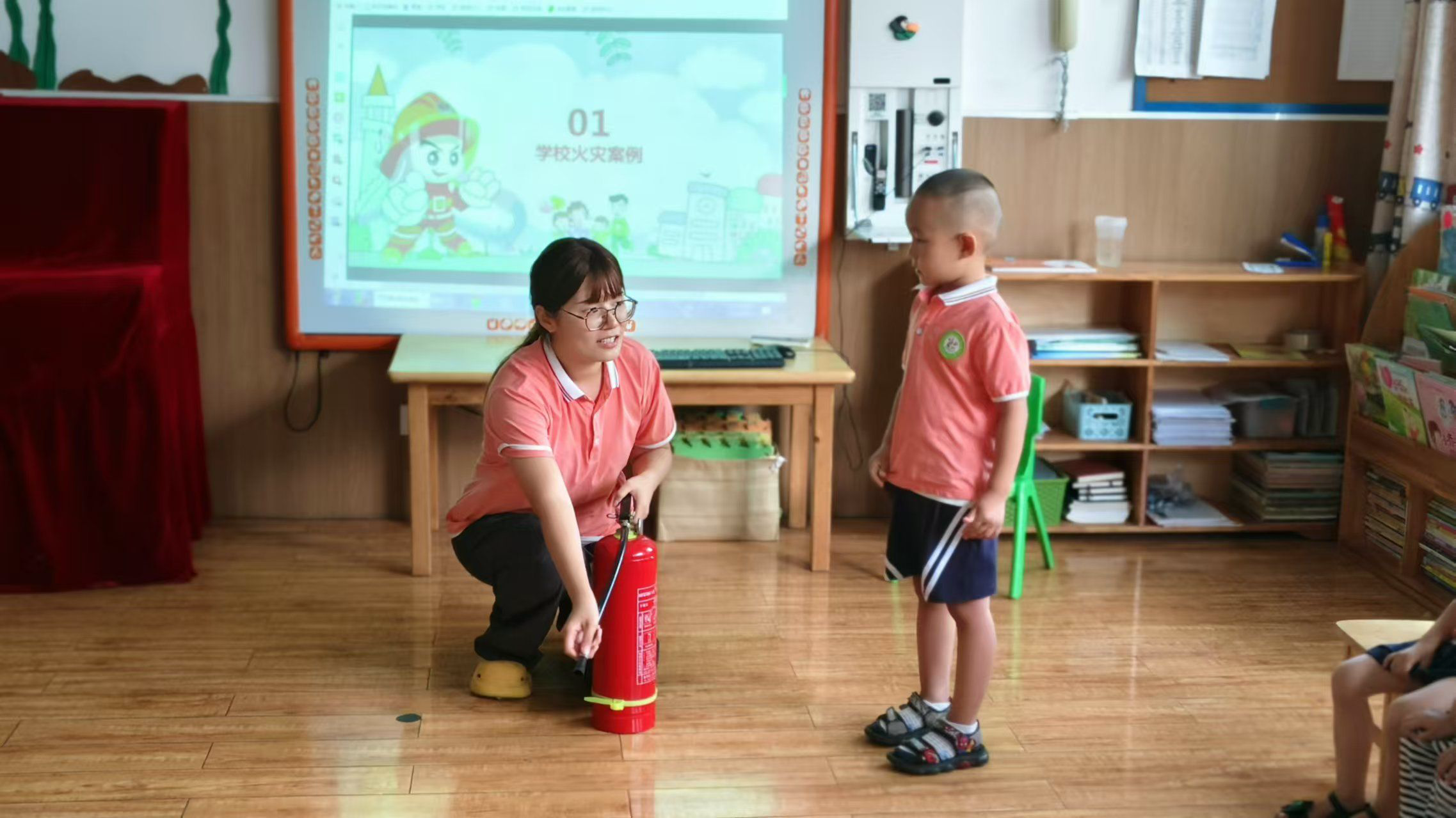 消防知識伴童行，安全“童”行護成長——滄州渤海新區第二幼兒園開展消防安全活動_fororder_圖片2