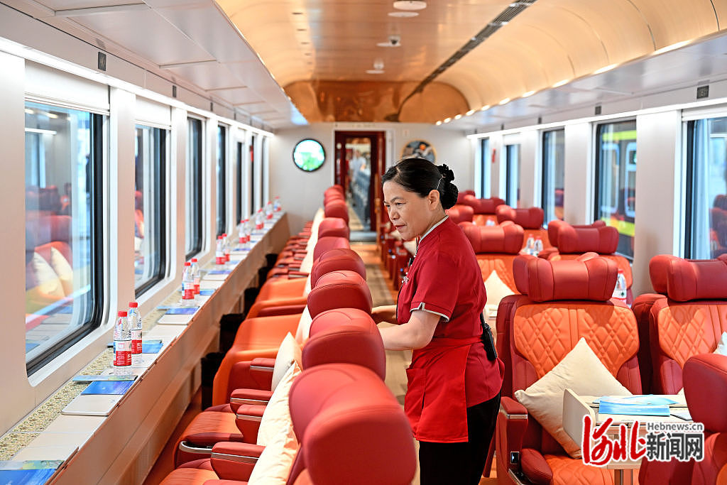 京津冀首列觀光列車“星光·燕趙號”啟程
