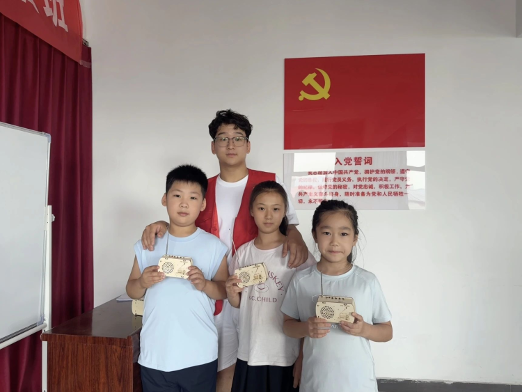 石家莊市鹿泉區:擰螺絲 聽電波 跟著小工匠玩轉收音機_fororder_圖片3