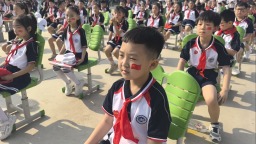 保定市滿城區：情暖六一 校服傳愛