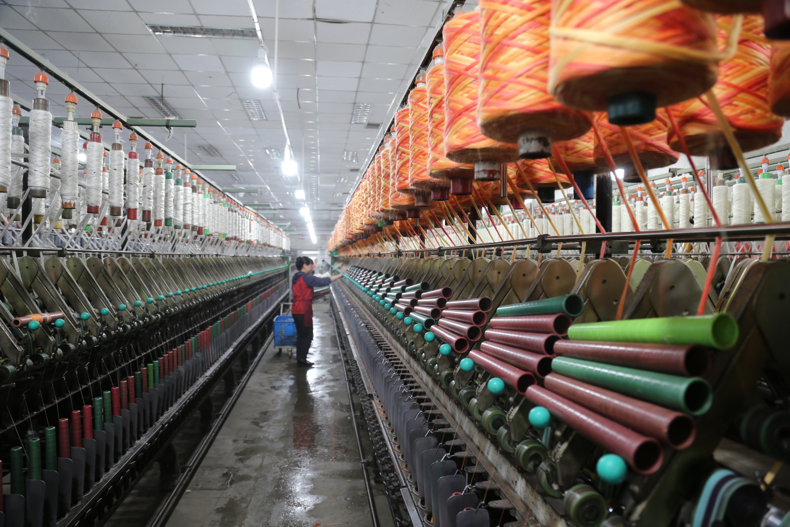 河北蠡縣:電商助力毛線産業“線上開花” 發貨量日均超20萬件_fororder_0004.JPG