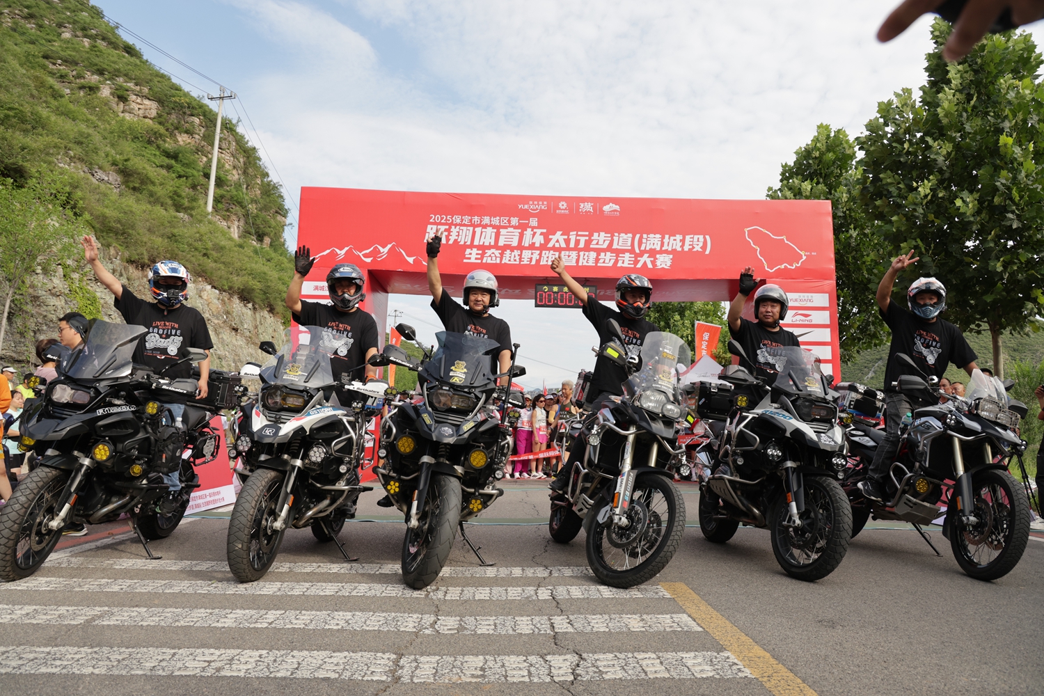圖片默認標題_fororder_服務保障車隊 攝影 陳佔良