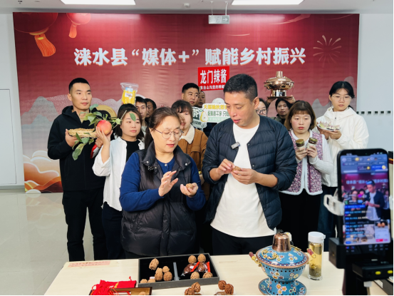 淶水“媒體+”賦能鄉村振興見實效_fororder_賈旭明、趙千惠助農直播4小時銷售86.3萬元，淶水“媒體+”賦能鄉村振興見實效(5)1272