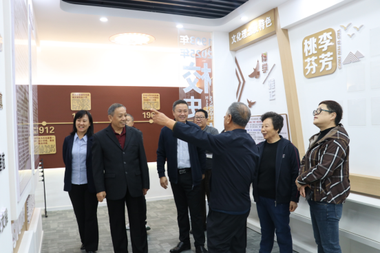 情係下一代 文化潤童心 ——縣關工委走進實驗開展“送文化進校園”活動_fororder_情係下一代 文化潤童心354