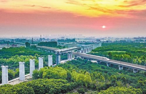 雄忻高鐵跨京廣高鐵轉體橋成功轉體