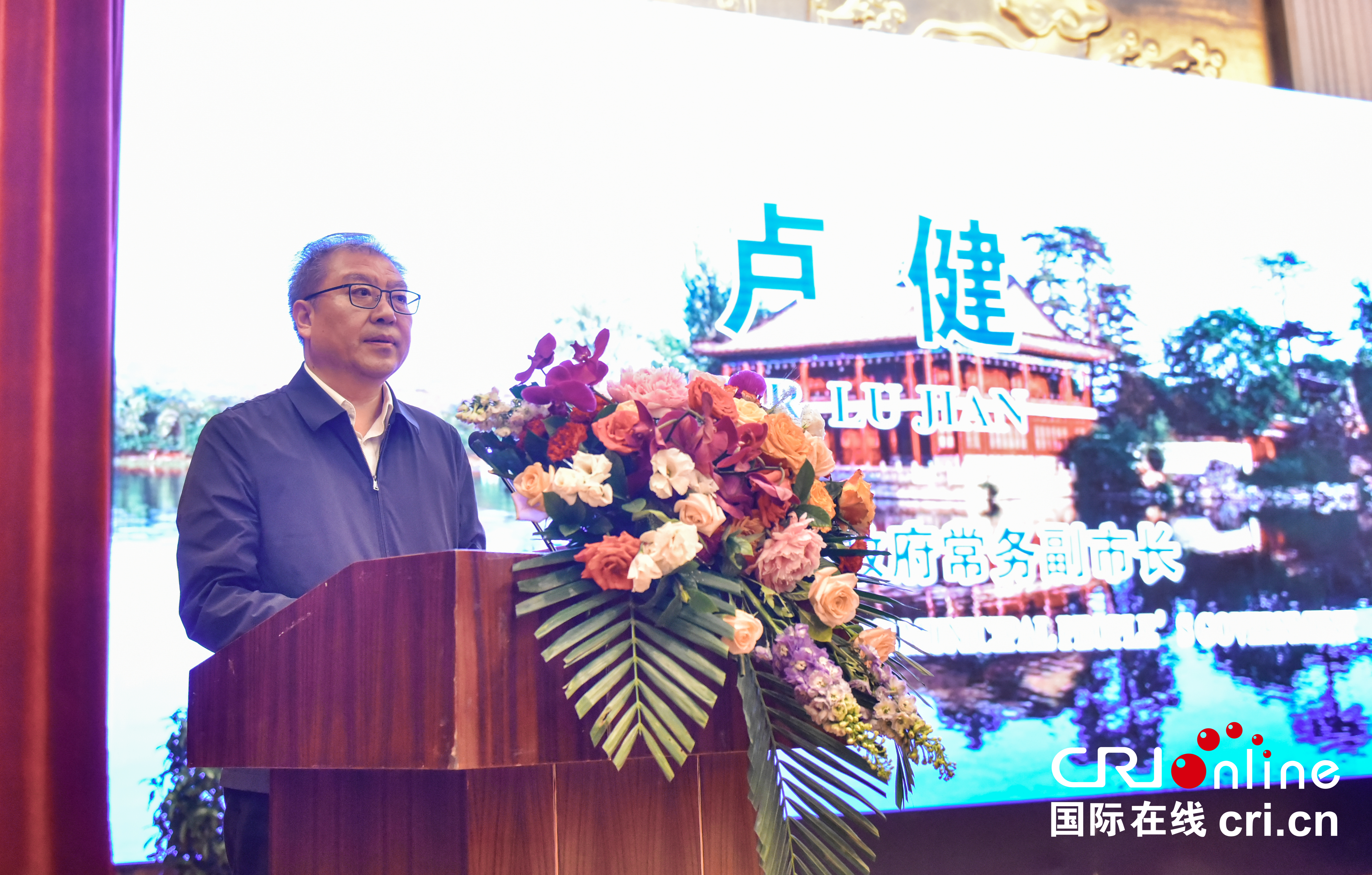承德市常務副市長盧健會見“外交官看中國-河北承德行”駐華使節團一行