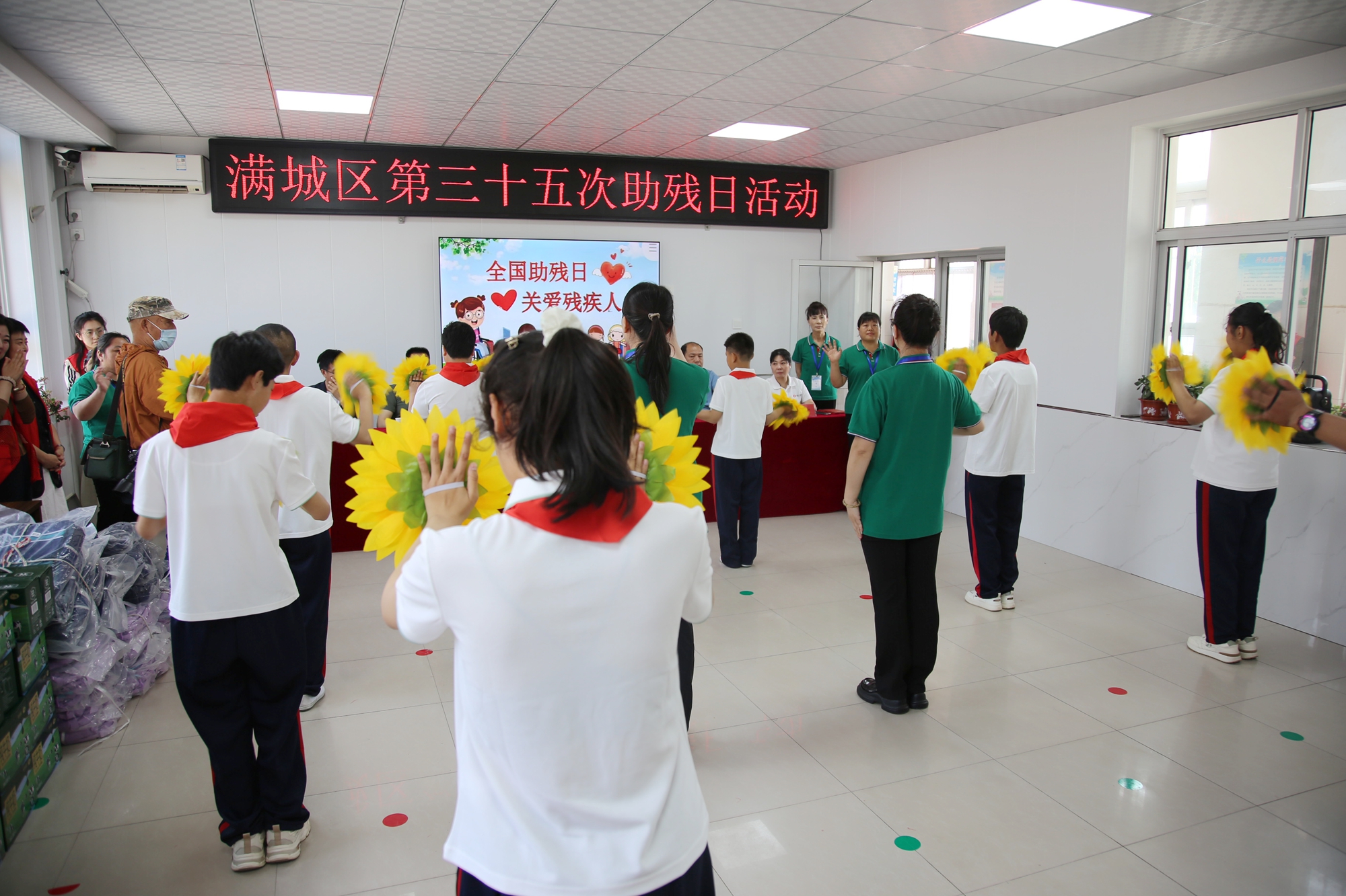 保定市滿城區：凝聚社會合力 共築助殘暖陽_fororder_滿城區特殊教育學校師生表演《願所有美好如期而至》節目 攝影 張辰澤.JPG