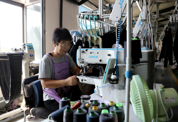 河北肅寧保暖內衣生産進入旺季 訂單同比增長明顯_fororder_圖片3