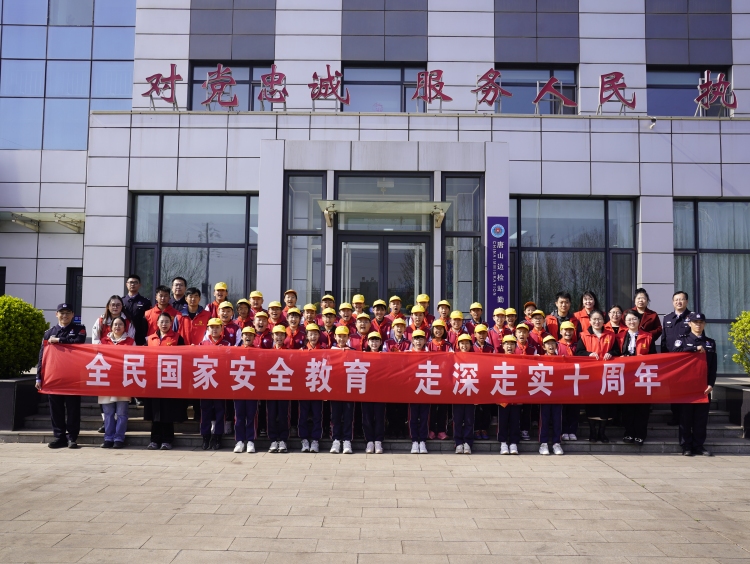當“紅領巾”觸摸“國門藍”——唐山邊檢站打造國家安全“沉浸式”課堂_fororder_微信圖片_20250411091311