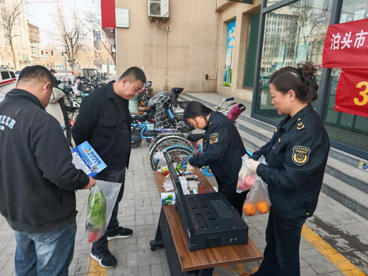 河北泊頭開展系列宣傳活動守護消費者權益_fororder_圖片1