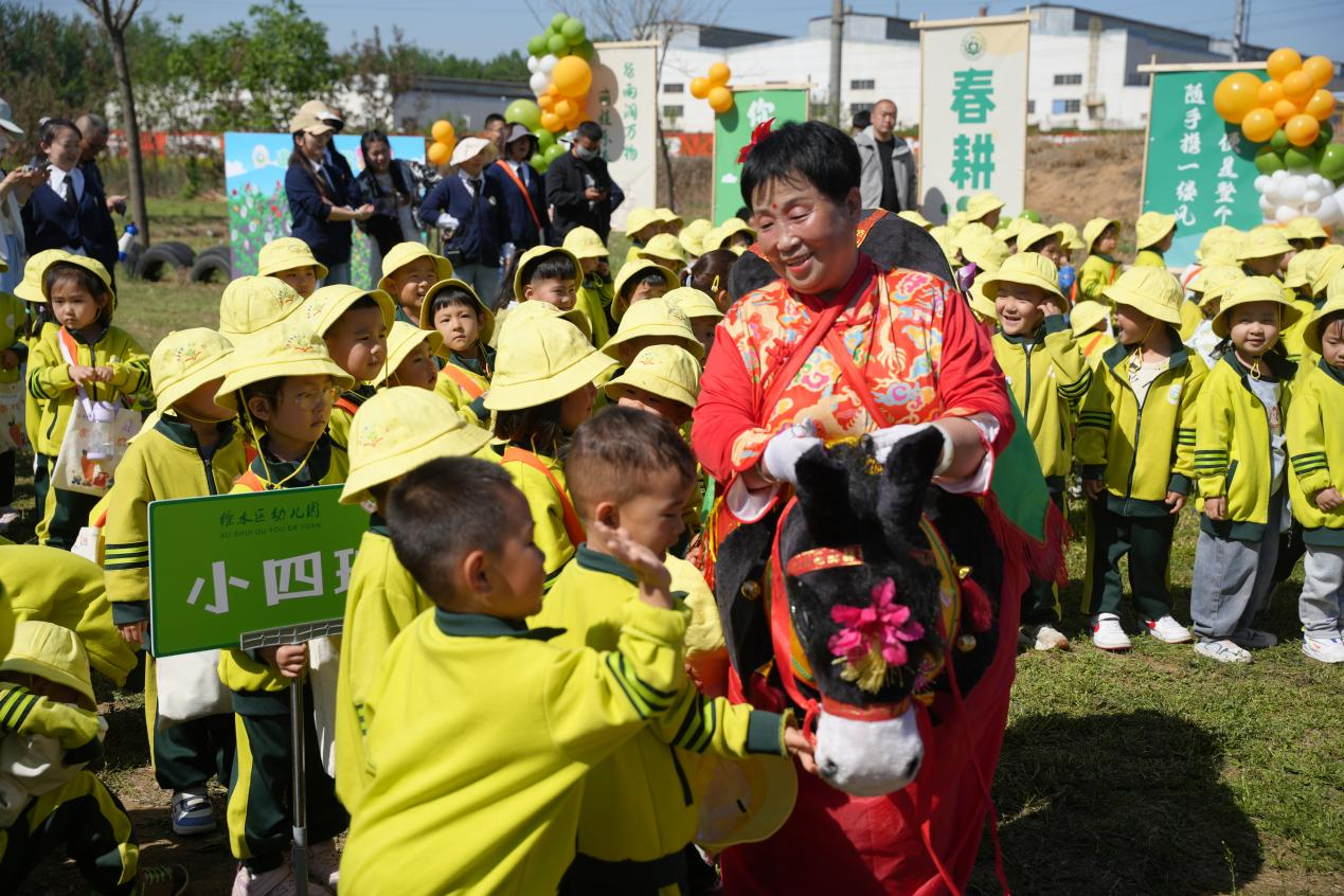 保定徐水區：區幼兒園萌娃慶開耕_fororder_圖片 3