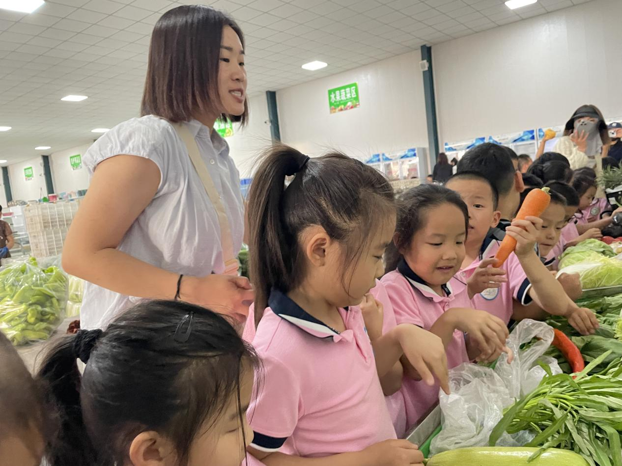 河北海興：萌娃菜場當家 體驗成長樂趣_fororder_圖片2