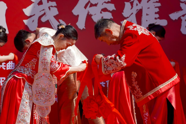河北曲陽：集體婚禮弘揚婚育新風_fororder_圖片3