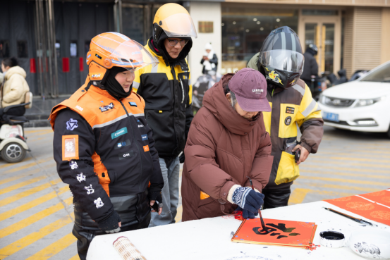 河北高陽：新業態添新組織  暖“新”行動在一線_fororder_高陽縣新就業群體送春聯189