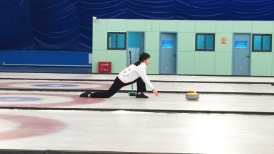 保定博野：冰壺賽場摘金奪銀 點燃冰雪運動熱潮