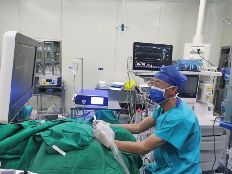 自強模範 助殘先進 | 以超聲之眼守護健康——記承德市中心醫院超聲科主任王洪