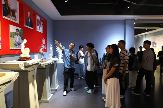觸摸千年技藝 探尋産業未來——駐保高校生走進曲陽開展雕刻研學_fororder_觸摸千年技藝 探尋産業未來 駐保高校生走進曲陽開展雕刻研學153