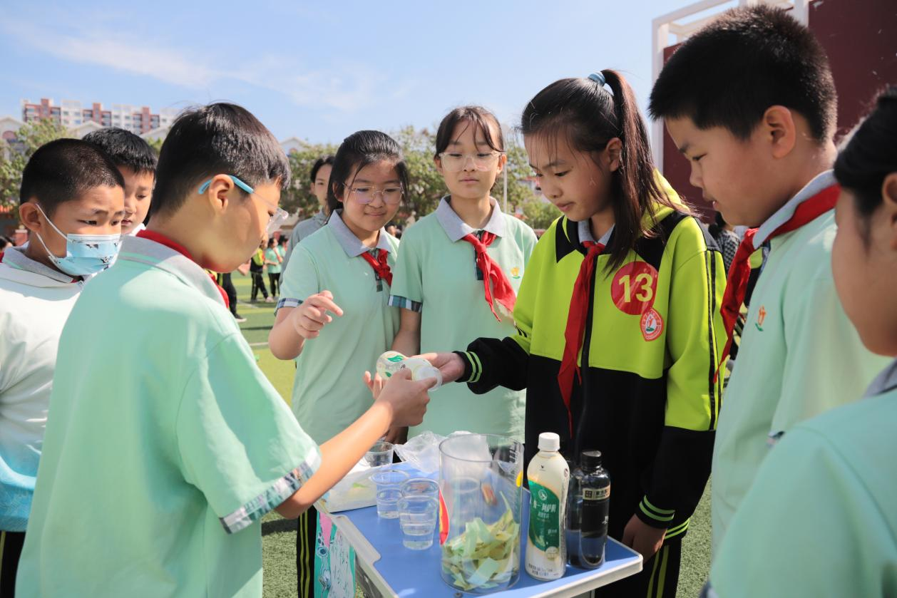 河北青縣：校園科技節點亮少年科學夢_fororder_河北青縣：校園科技節點亮少年科學夢2