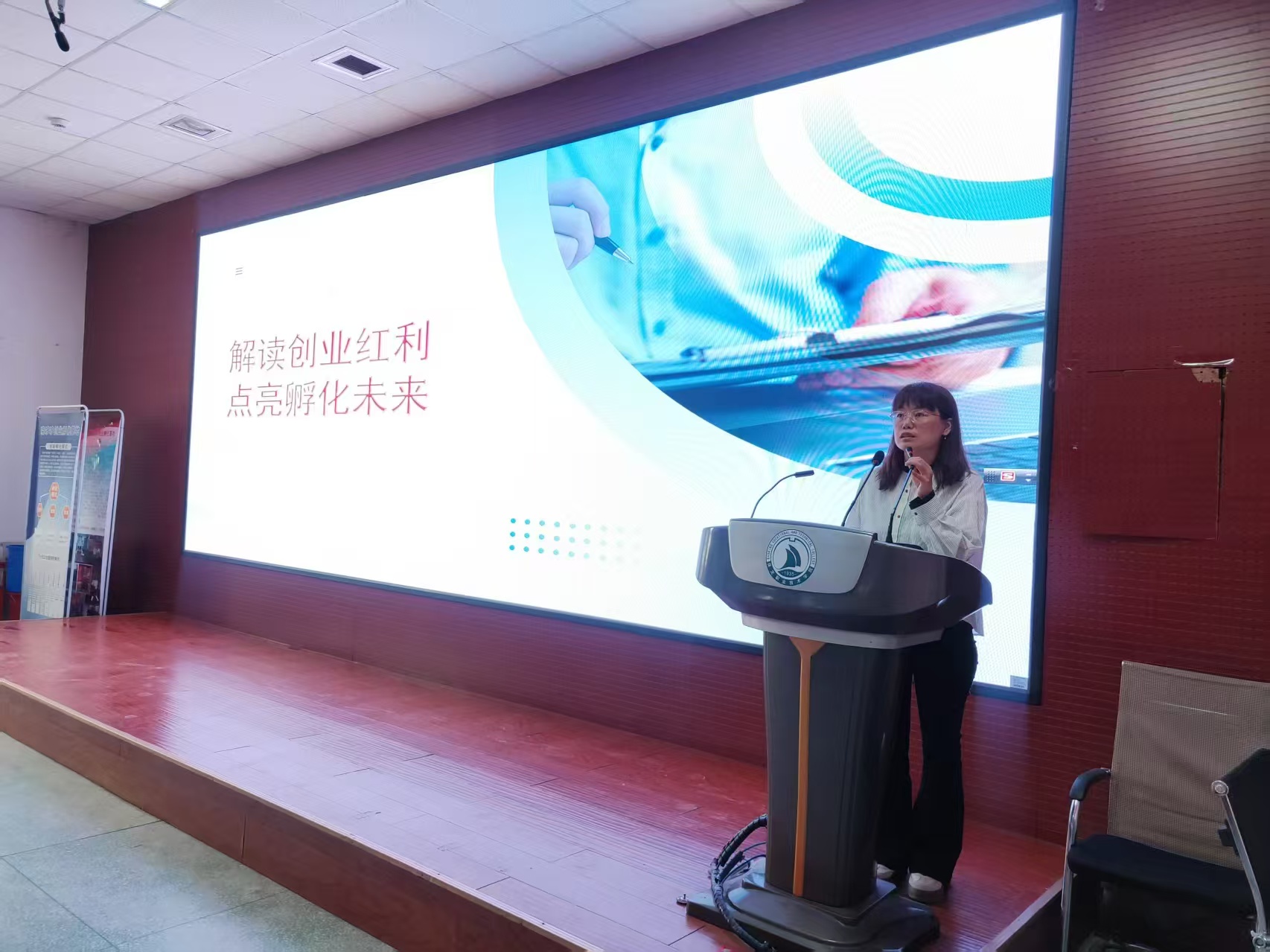 保定市蓮池區：校企對接促就業_fororder_圖片二：蓮池區開展創業政策宣講活動。（齊旭東攝）
