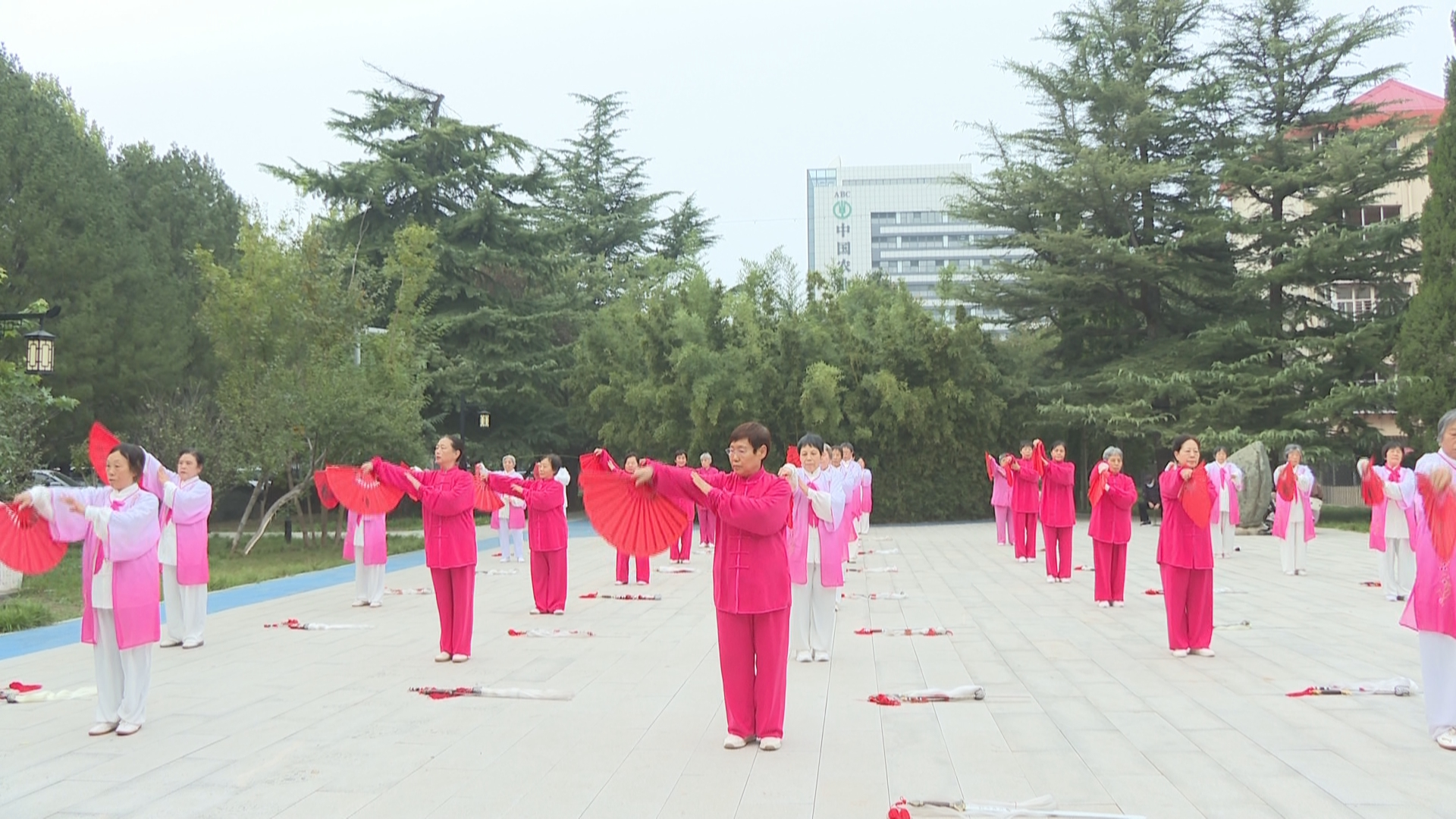 石家莊市鹿泉區南苑社區:動靜兩相宜 情暖重陽節_fororder_圖片1