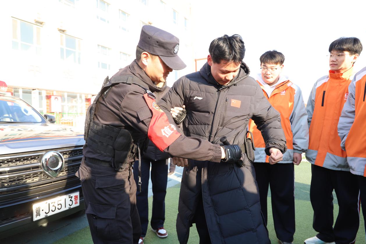 河北泊頭：警校攜手築牢安全防線 護航學生健康成長_fororder_image003