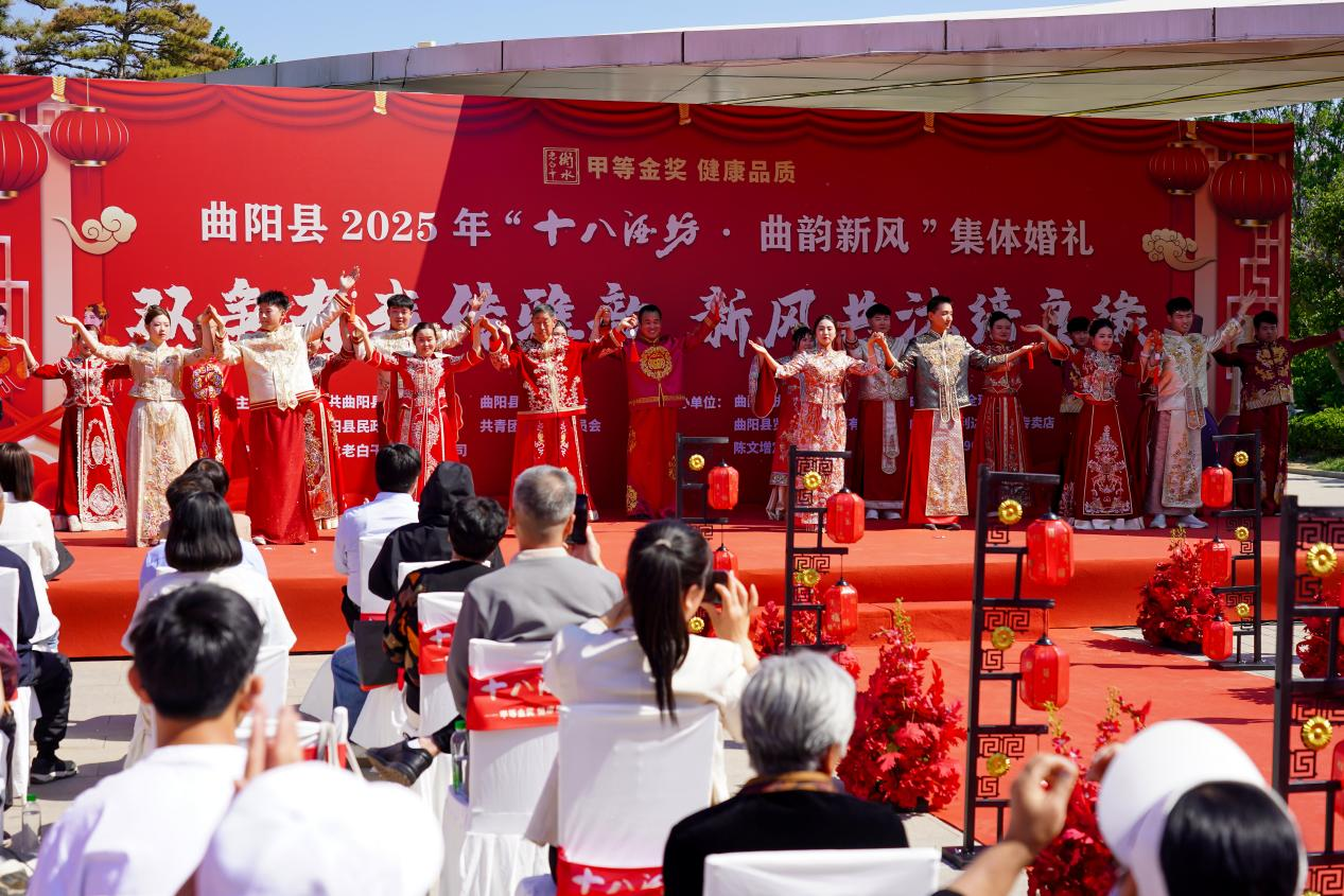 河北曲陽：集體婚禮弘揚婚育新風_fororder_圖片1