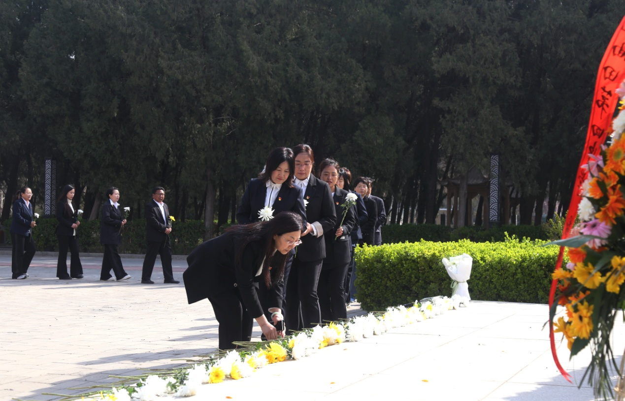 河北河間：清明追思祭英烈_fororder_圖片 3