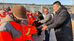 石家莊市裕華區總工會：寒冬送棉鞋 情暖環衛工