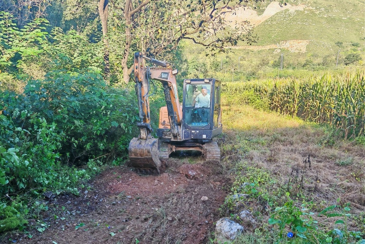保定市徐水區：群眾有事找支部 幹部服務有溫度_fororder_南陳莊村修復水毀田間道路，方便群眾生産生活。劉柯旋 攝